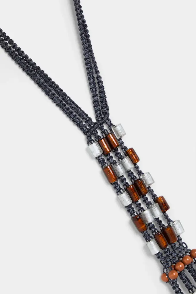 COLLAR NEGRO CON CUENTAS COBRE Y PLATA